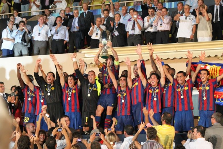 IL Barcellona si aggiudica la Super Coppa UEFA 200...