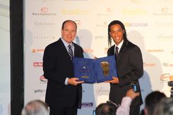 A Ronaldinho il Golden Foot 2009.   12 ottobre