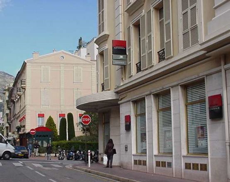 Ristrutturazione notturna per le strade di Monaco,...