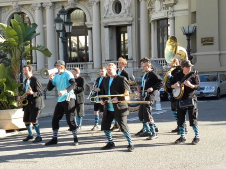 Festival del Jazz: la fanfara "AoC".              ...