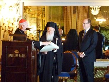 L'arcivescovo di Costantinopoli premiato a Monaco.