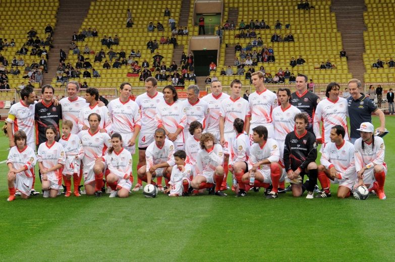 Show di calcio tra piloti e Star Team.