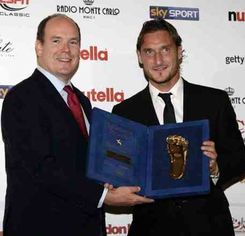 Totti vince il Golden Foot.