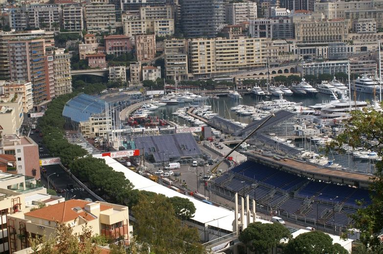 Preparativi per il GP di Formula 1, di Luisella Be...