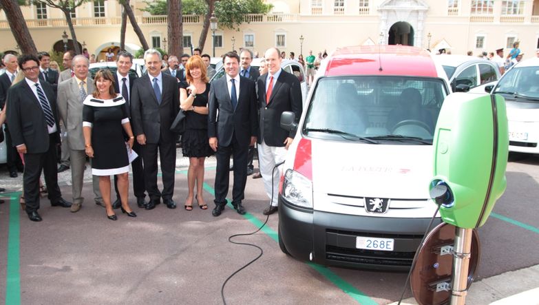 Auto elettriche in aumento, di Luisella Berrino.