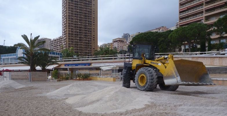 PREPARAZIONE DELLE SPIAGGE A LARVOTTO