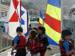 serata degli oceani sfilata dei bambini della scuo...