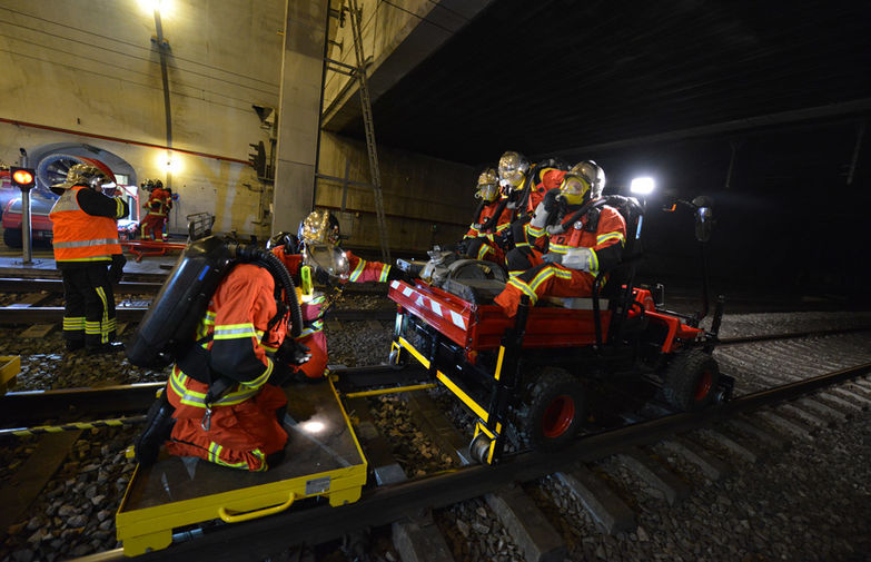 Esercitazione nel tunnel ferroviario franco-monega...