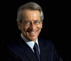 Il Ministro degli Esteri Giulio Terzi rivolge un m...